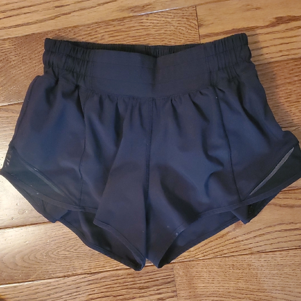 Lululemon Hotty Hot Short II Sz 2 *2.5" In Black
